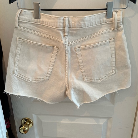 Gap Denim Shorts Off-white Size 29 - Picture 2 of 4
